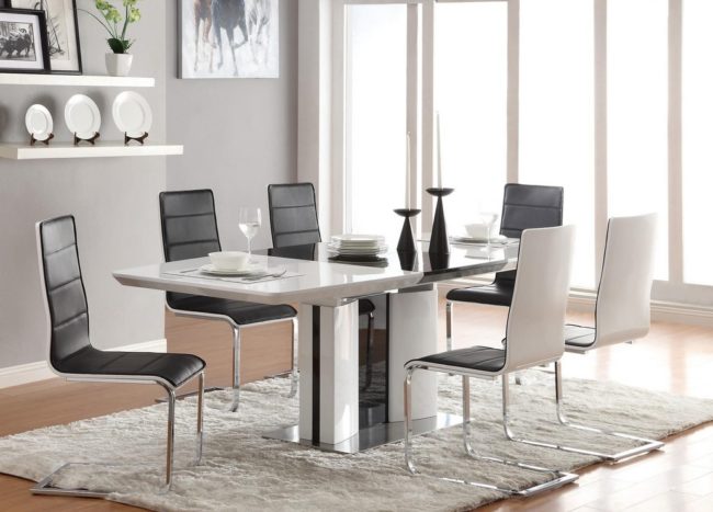 30 Rugs That Showcase Their Power Under the Dining Table | Decoist