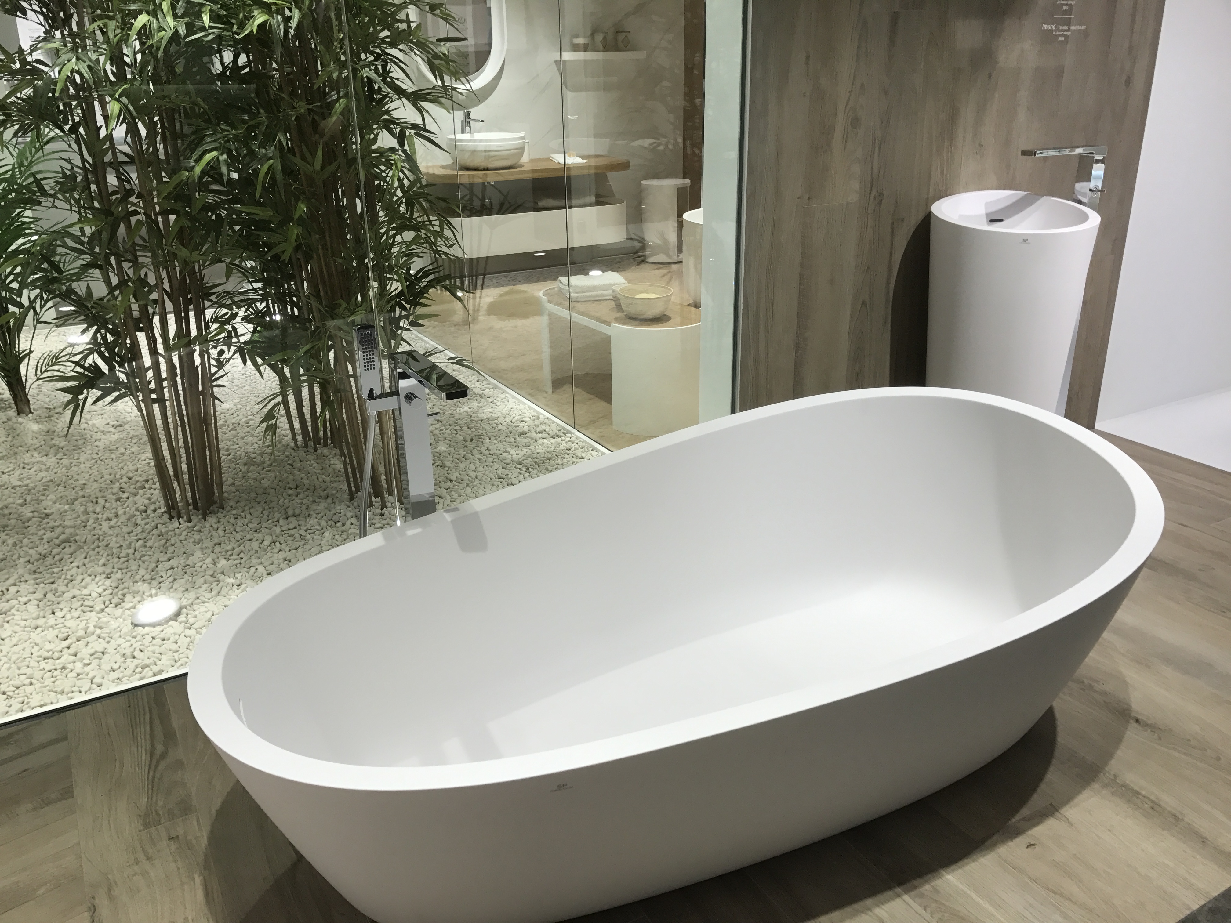 Acrylic stone round shaped bath tub - KRION