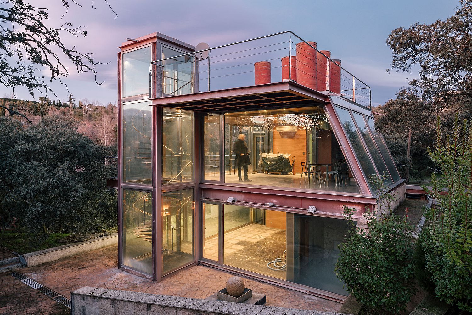 Angular design of the top level facade allows the canopy to grow in an unhindered fashion The Hidden Pavilion: Serenity and Solitude Concealed in Greenery