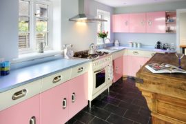 25 Pastel Kitchens That Channel the 1950s