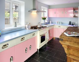 25 Pastel Kitchens That Channel the 1950s