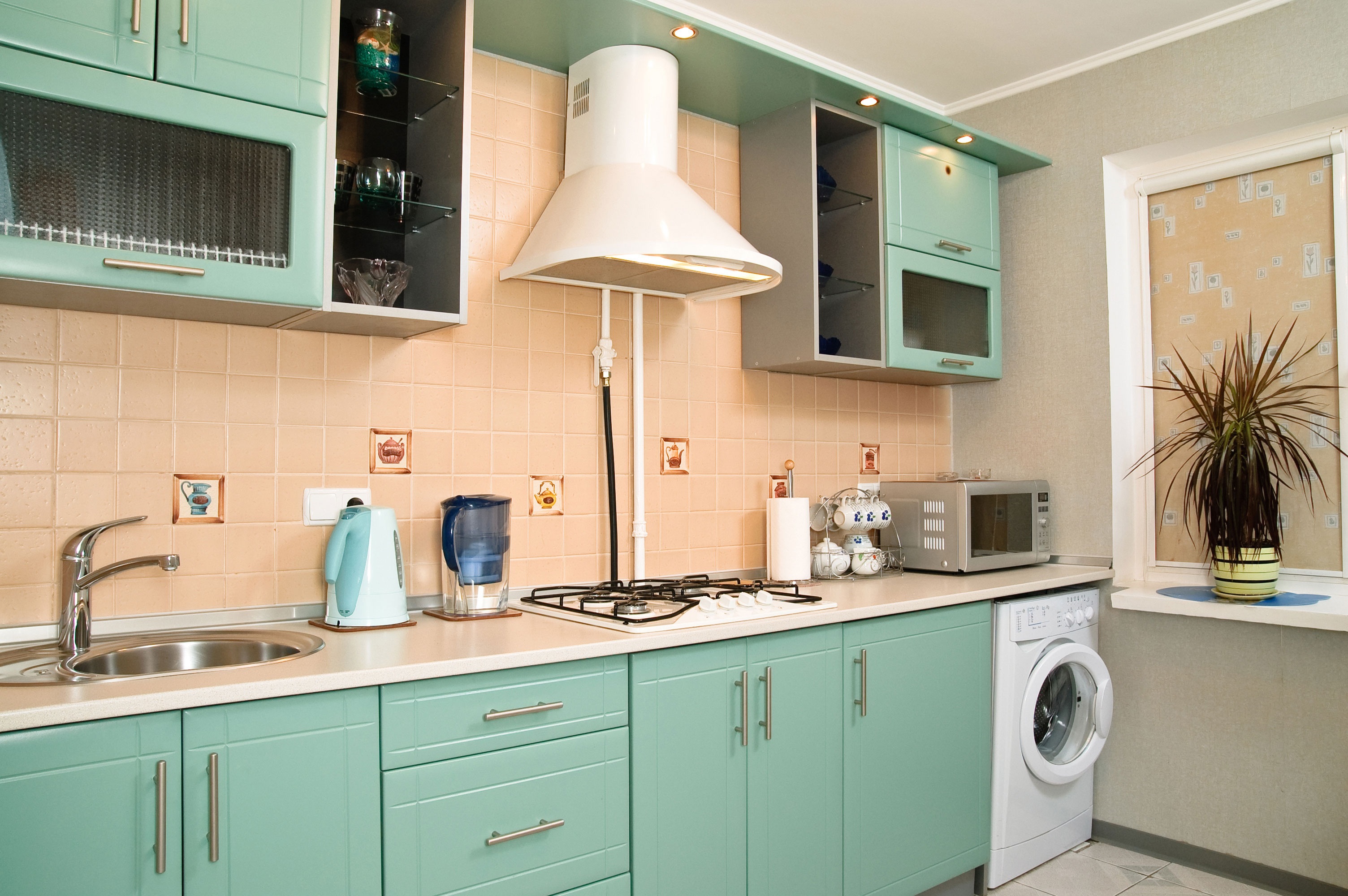 Breezy retro kitchen in a subtle shade of mint