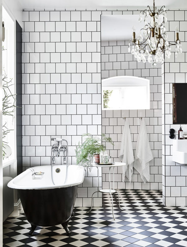 30 Vintage and Grandiose Checkered Bathrooms | Decoist