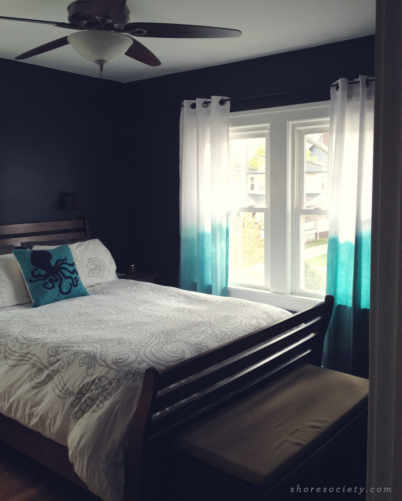 Cheer-up-your-bedroom-with-turquoise-ombre-curtains
