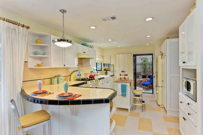 Coherent-pastel-yellow-kitchen