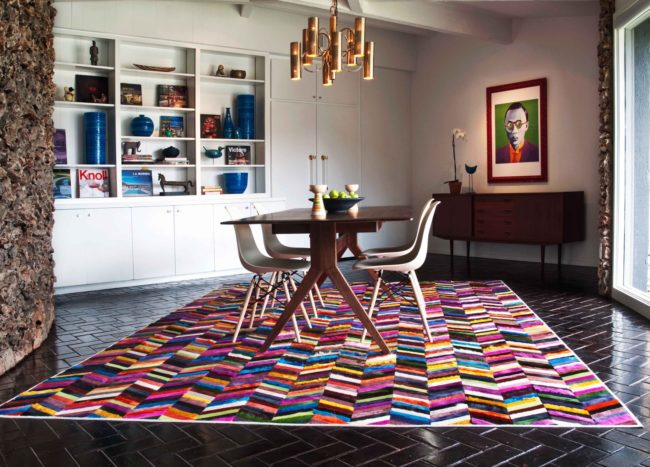 30 Rugs That Showcase Their Power Under the Dining Table | Decoist