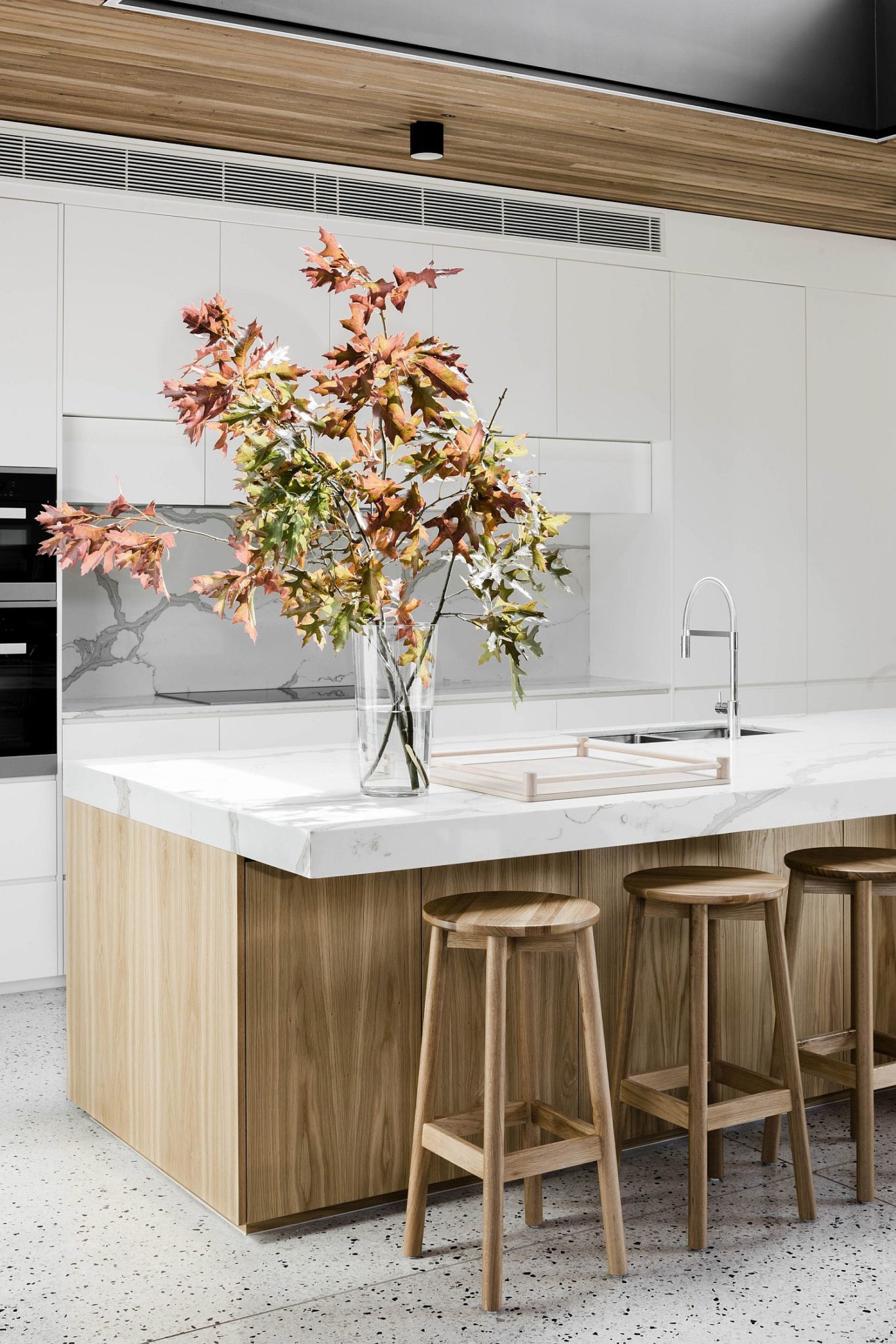 Contemporary kitchen in white and wood