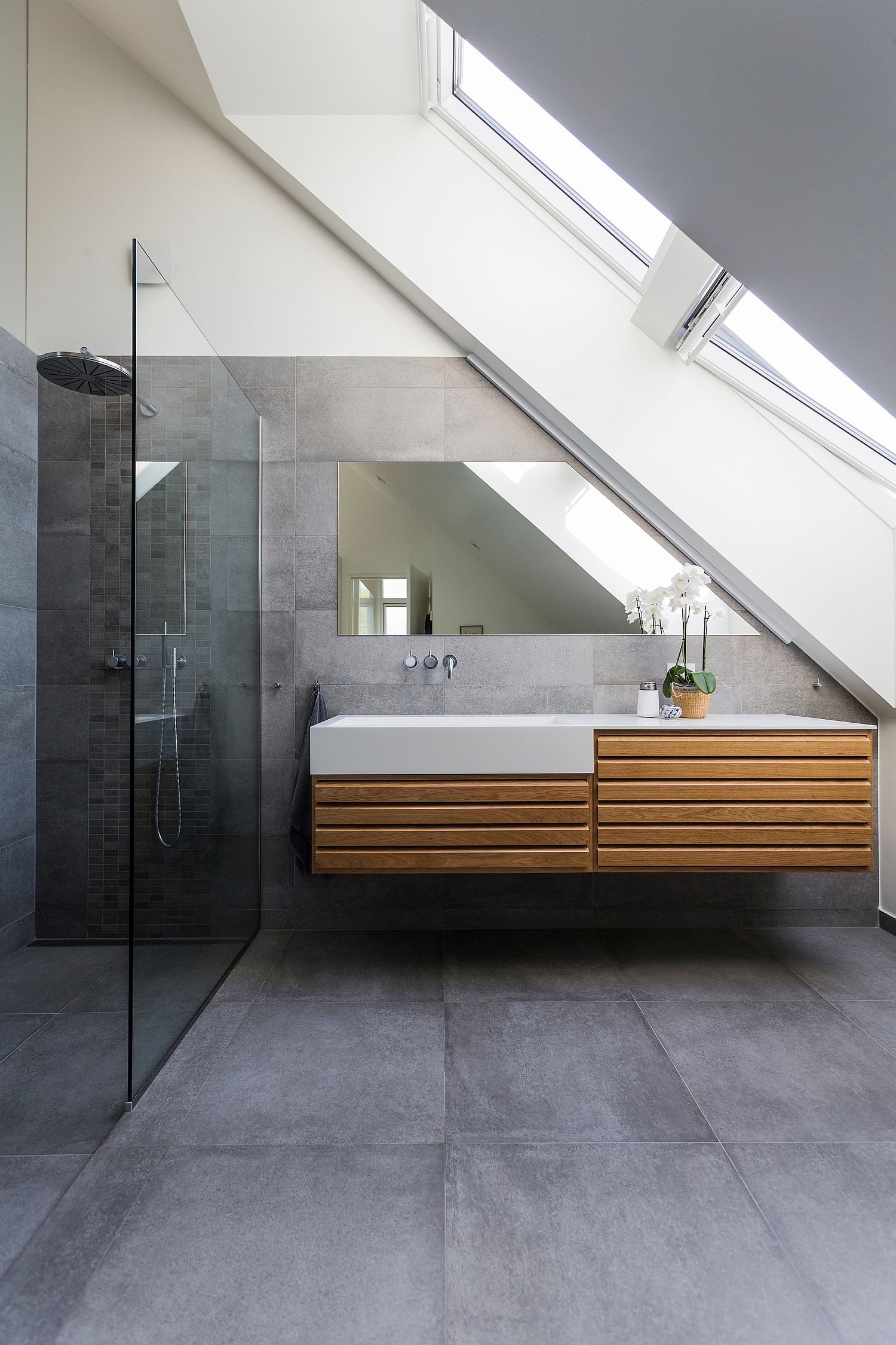 Contemporay-bathroom-with-angular-ceiling-and-ample-natural-light