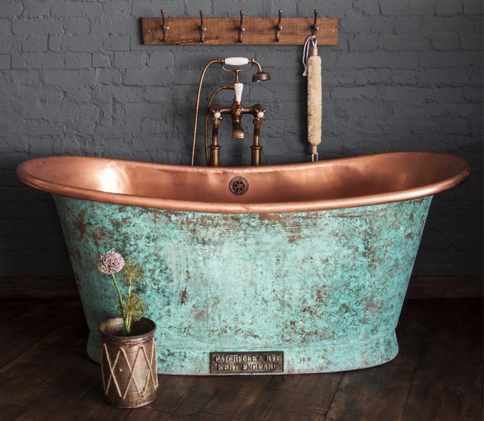 Copper bathtub with a strong antique charm