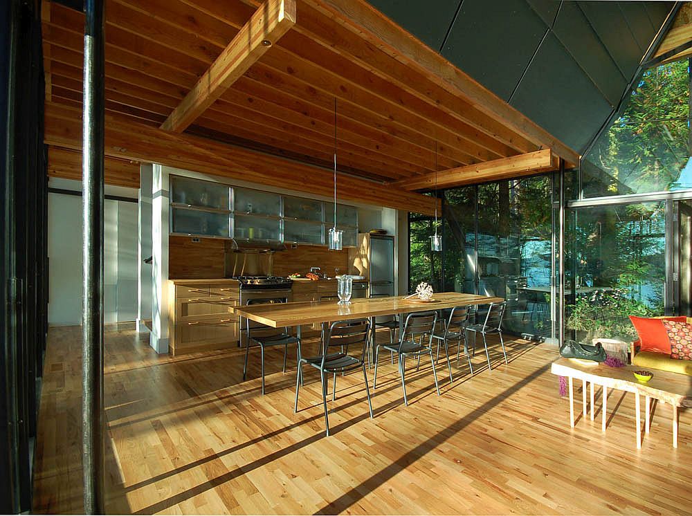 Dining area and pavilion style living at Sneeoosh Cabin