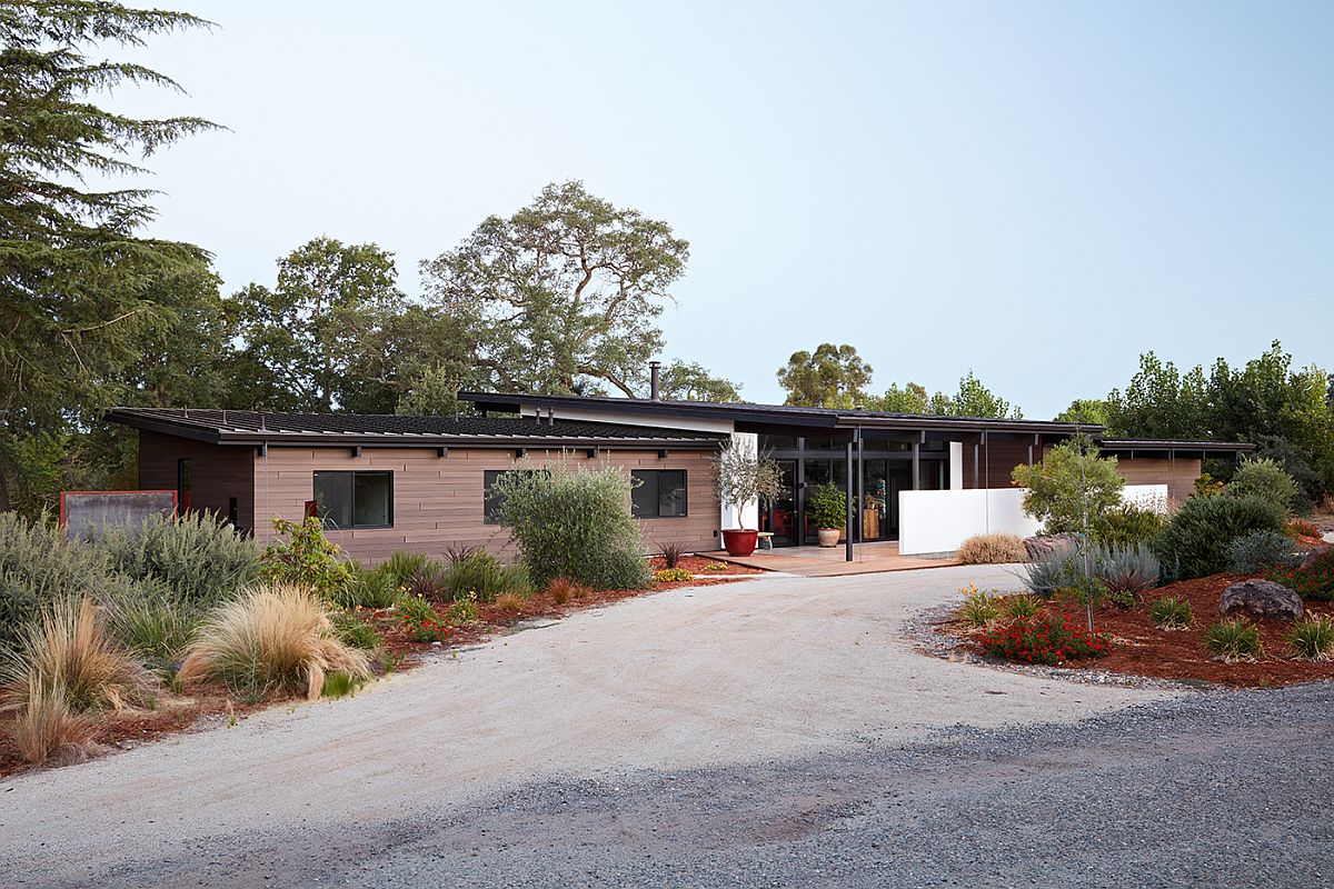 Entry to the Sacramento Modern Residence