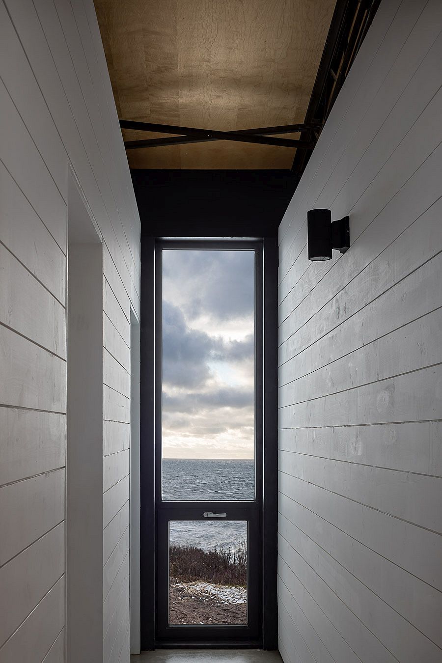 Entry-to-the-house-with-high-ceiling-and-ocean-views