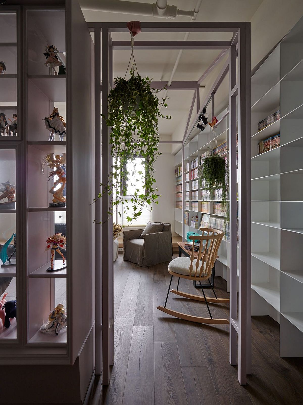 Hanging indoor plants also add color and freshness to the apartmet in Taiwan