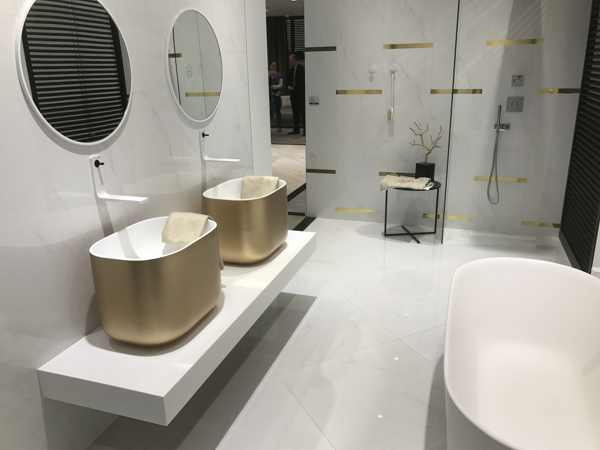 Marble inspired floor and wall tiles in modern bathroom by Porcelanosa