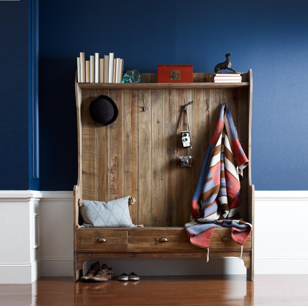 Minimalist entryway with a shabby chic wardrobe