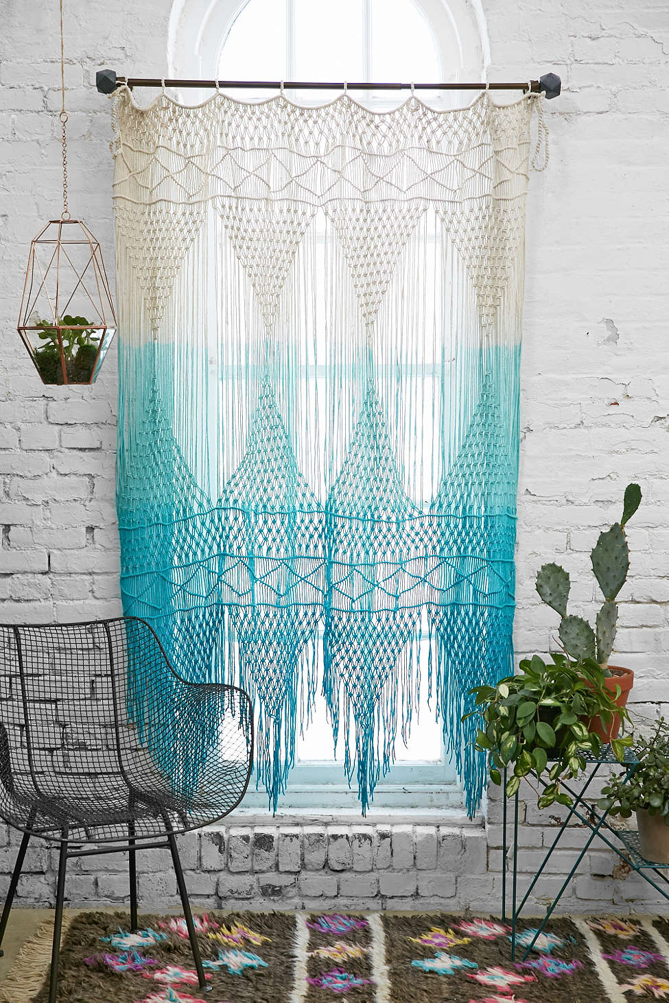 Modernly designed curtain with trendy ombre coloring