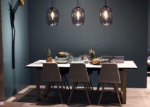 Monocromatic-dining-room-in-blue-with-gorgeous-glass-pendants-217x155