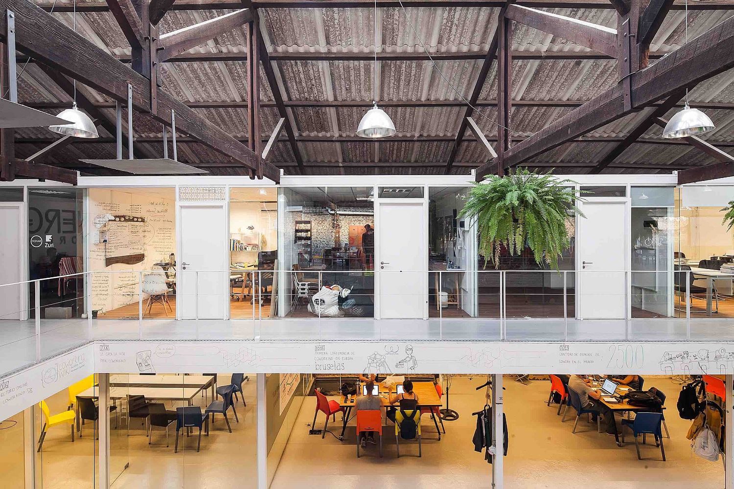 Old-revamped-industrial-building-in-Uruguay-turned-into-a-modern-home-office