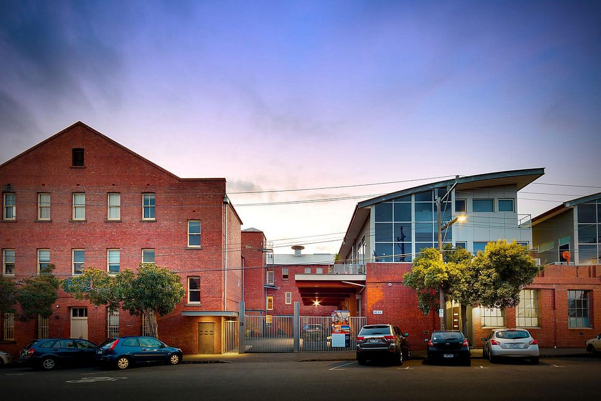 Old tannery turned into a sparling modern penthouse apartment in Melbourne