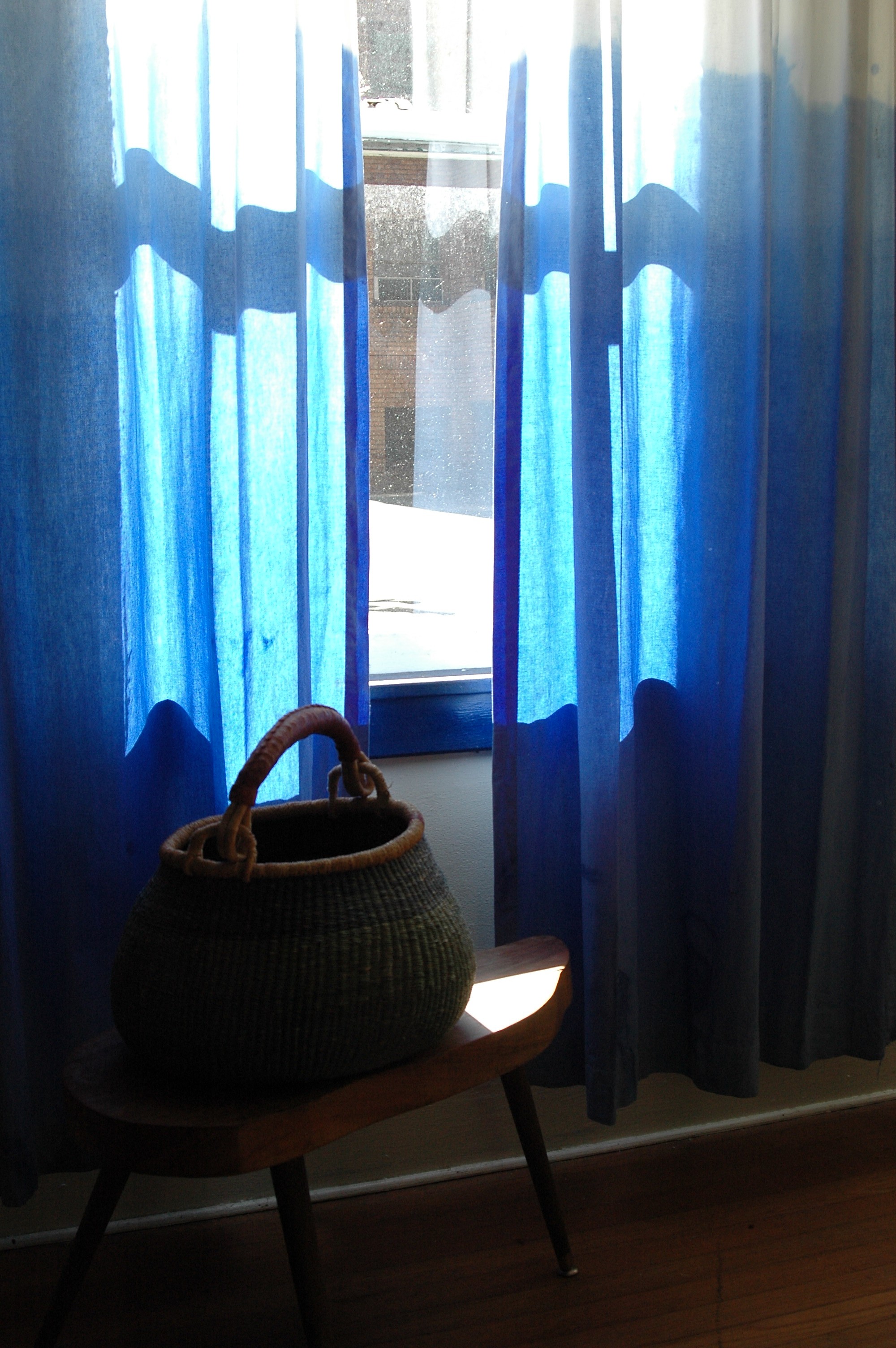 Ombre-colored-curtains-and-the-unique-lighting-that-seeps-through-them-