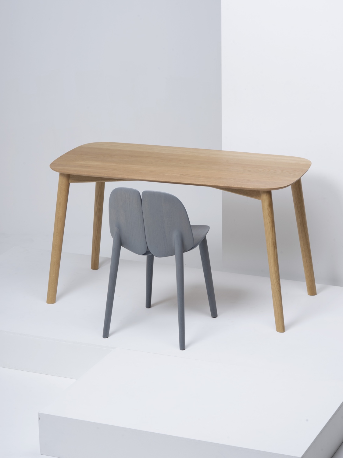 Osso chair and table