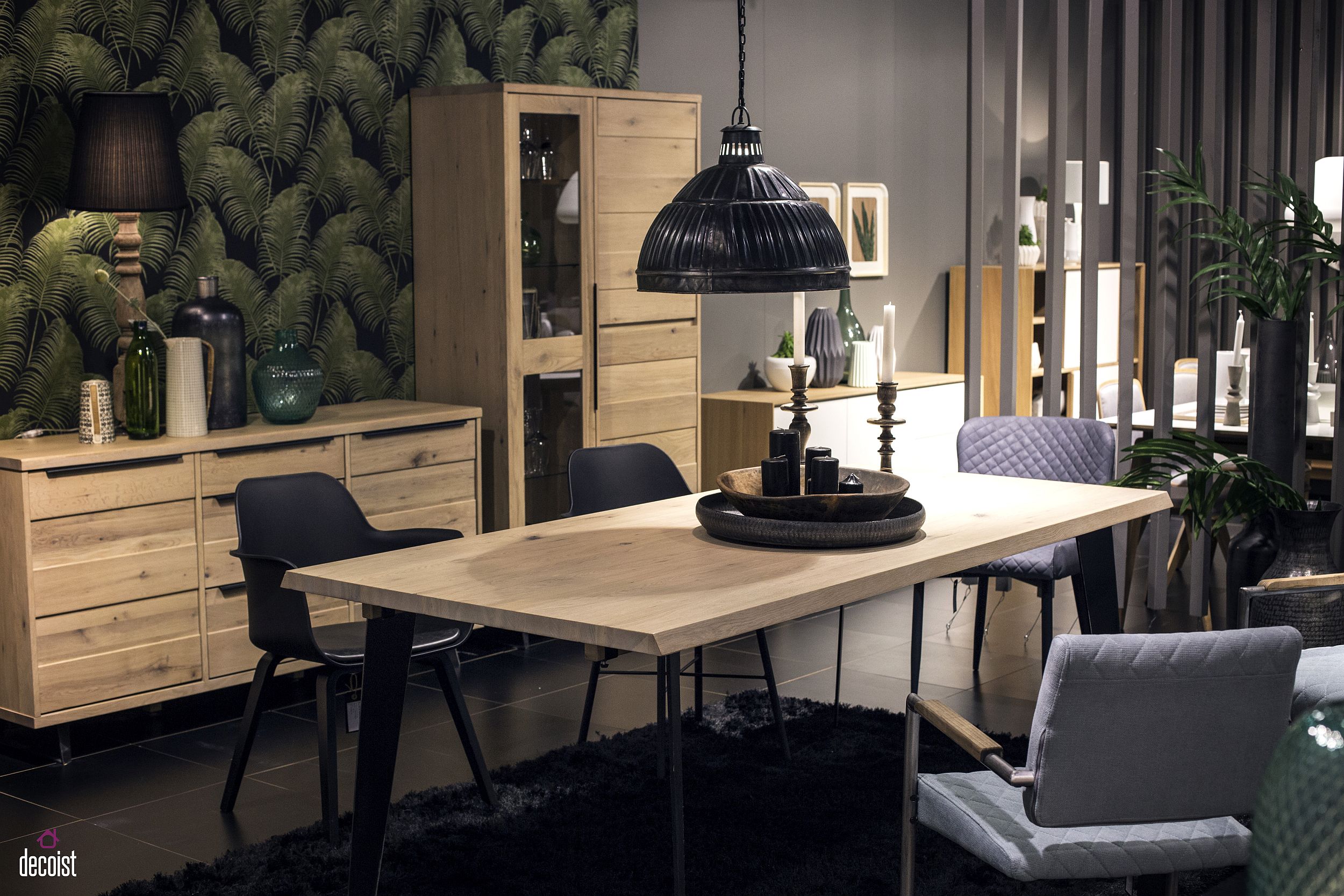 Pendant light and chairs bring black to the modern tropical dining room