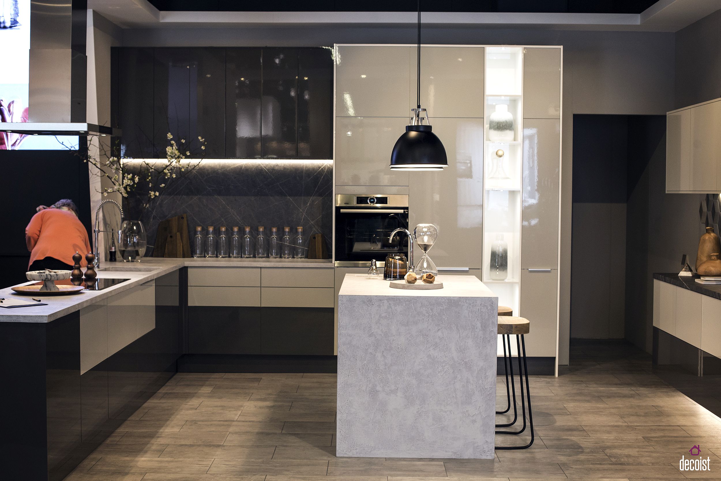 Pendant light and minial design highlight the small breakfast bar and multi-purpose island