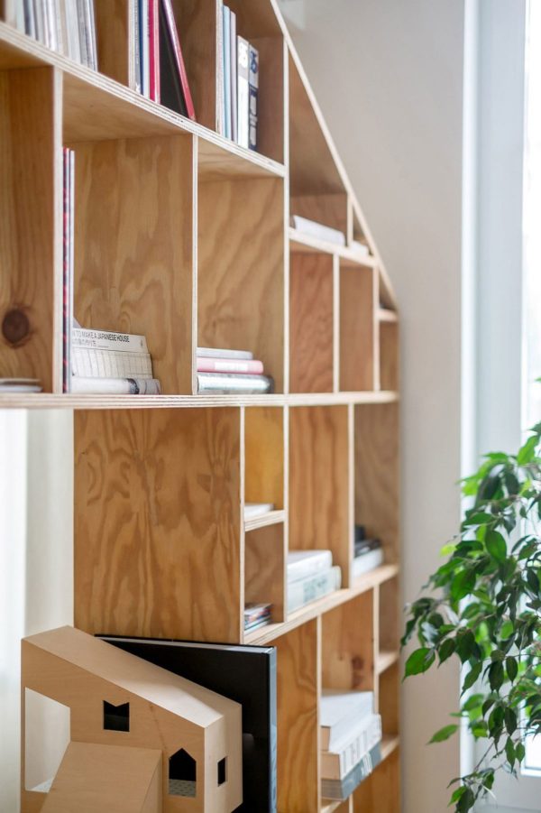 Ingenious Plywood Partitions and Drapes Turn Apartment into Workspace ...