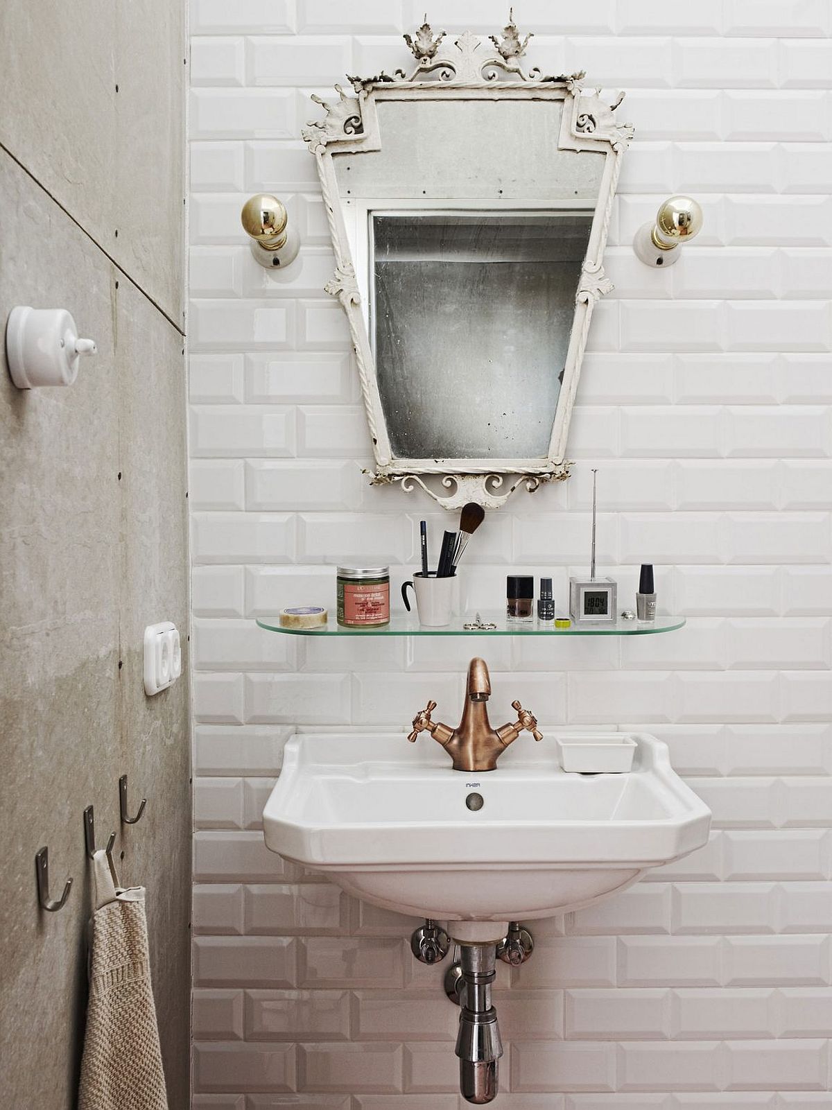 Retro industrial bathroom of the Budapest apartment with tiled backsplash