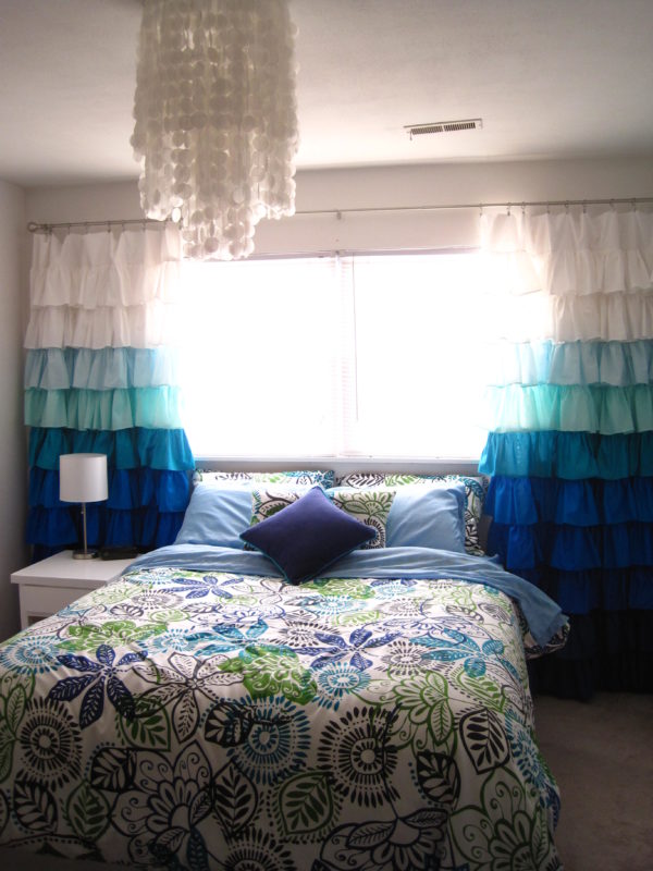 Trendy Ombre Curtains In Cold Warm And Neutral Hues Decoist   Ruffled Curtains With A Distinct Blue Ombre  600x800 