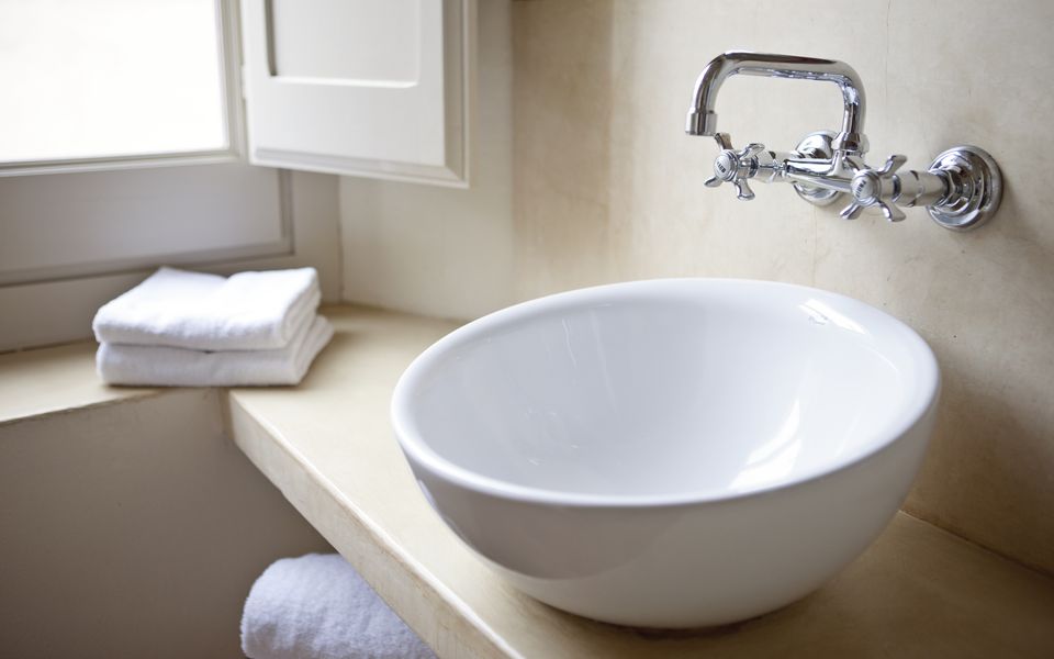 Sink installation that radiates serenity