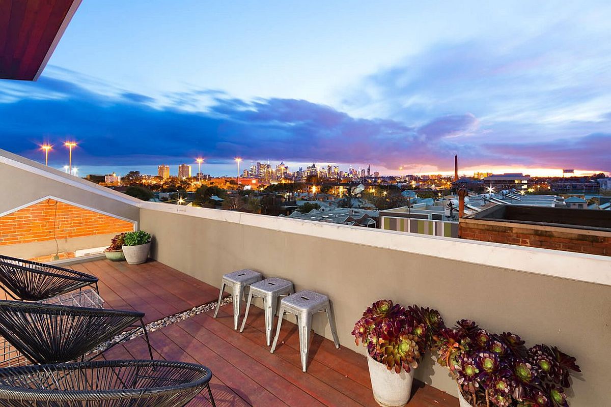 Smart-deck-of-the-revamped-Melbourne-penthouse-apartment