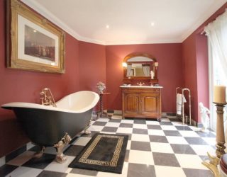 30 Vintage and Grandiose Checkered Bathrooms