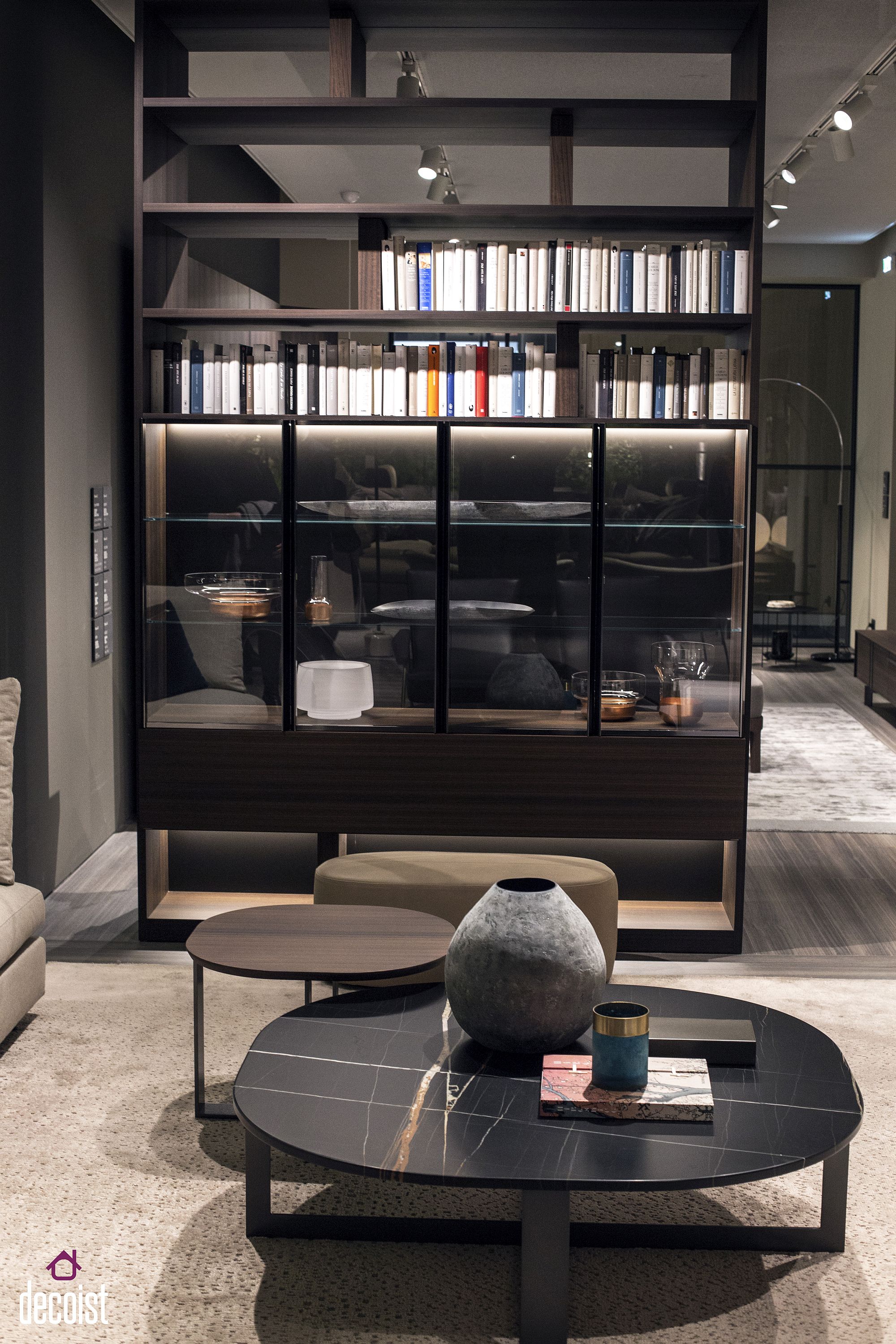 Standalone unit with bookshelf on top and cabinet below from Molteni & C is a great space-saver