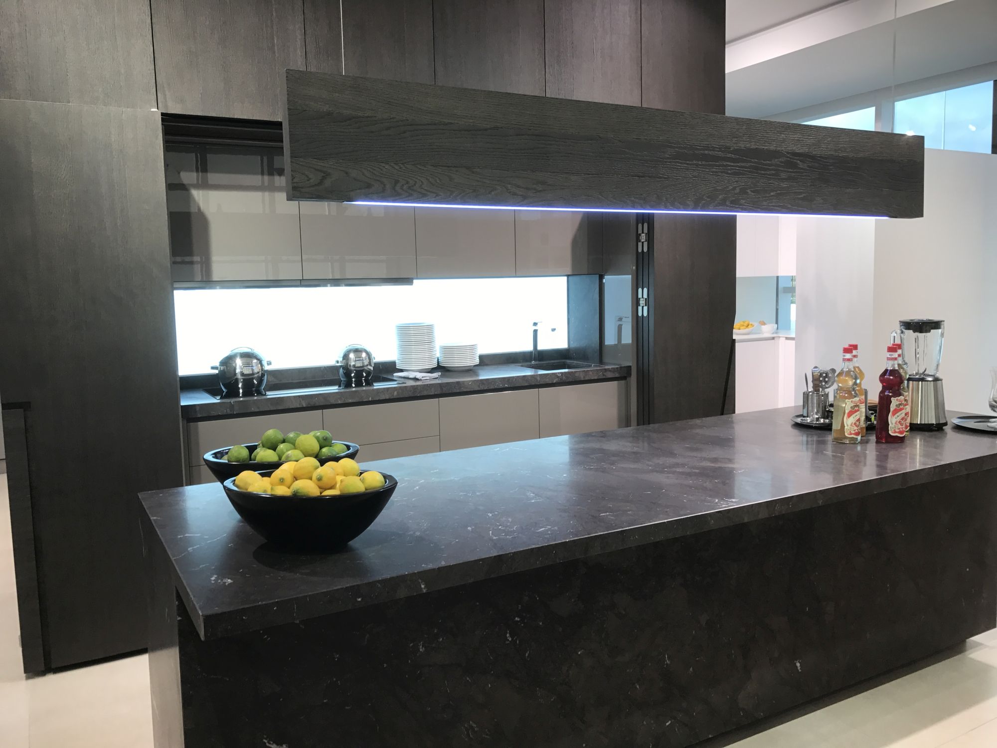 State of the art kitchen with stone inspired island - GamaDecor