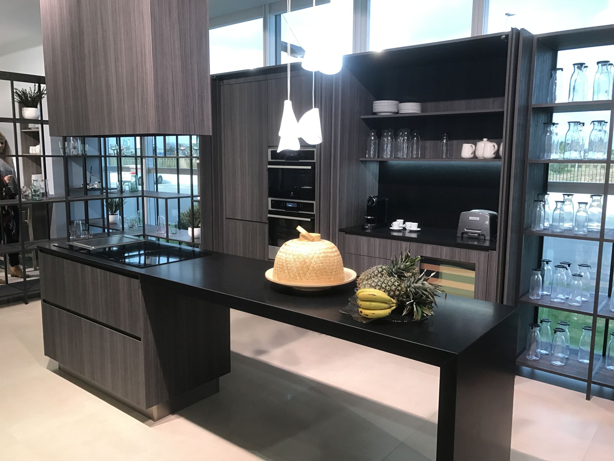 Ultra modern dark kitchen with wood looking ceramic facades - GamaDecor