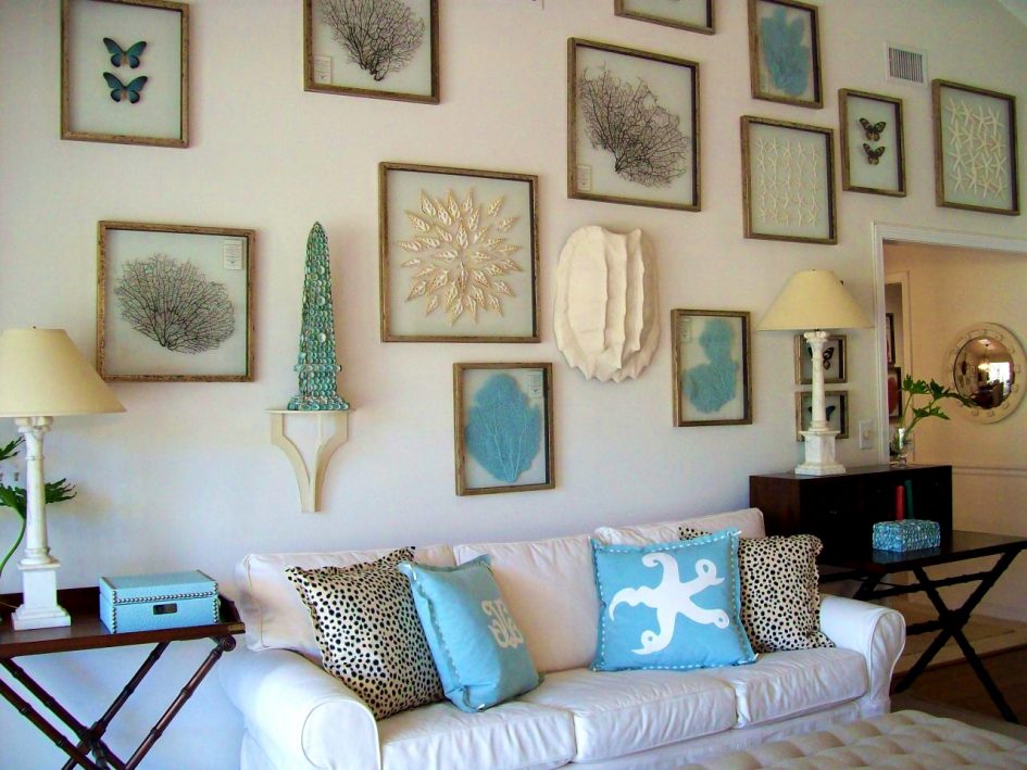 Wall-gallery-as-a-strong-piece-in-a-coastal-living-room