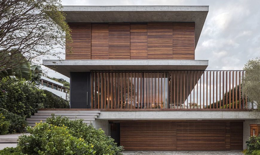 Bravos House: Encased in Moving Wooden Panels and Slats