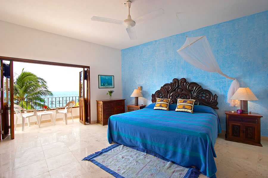 Bedroom in a shade of blue that mimics the color of the sky