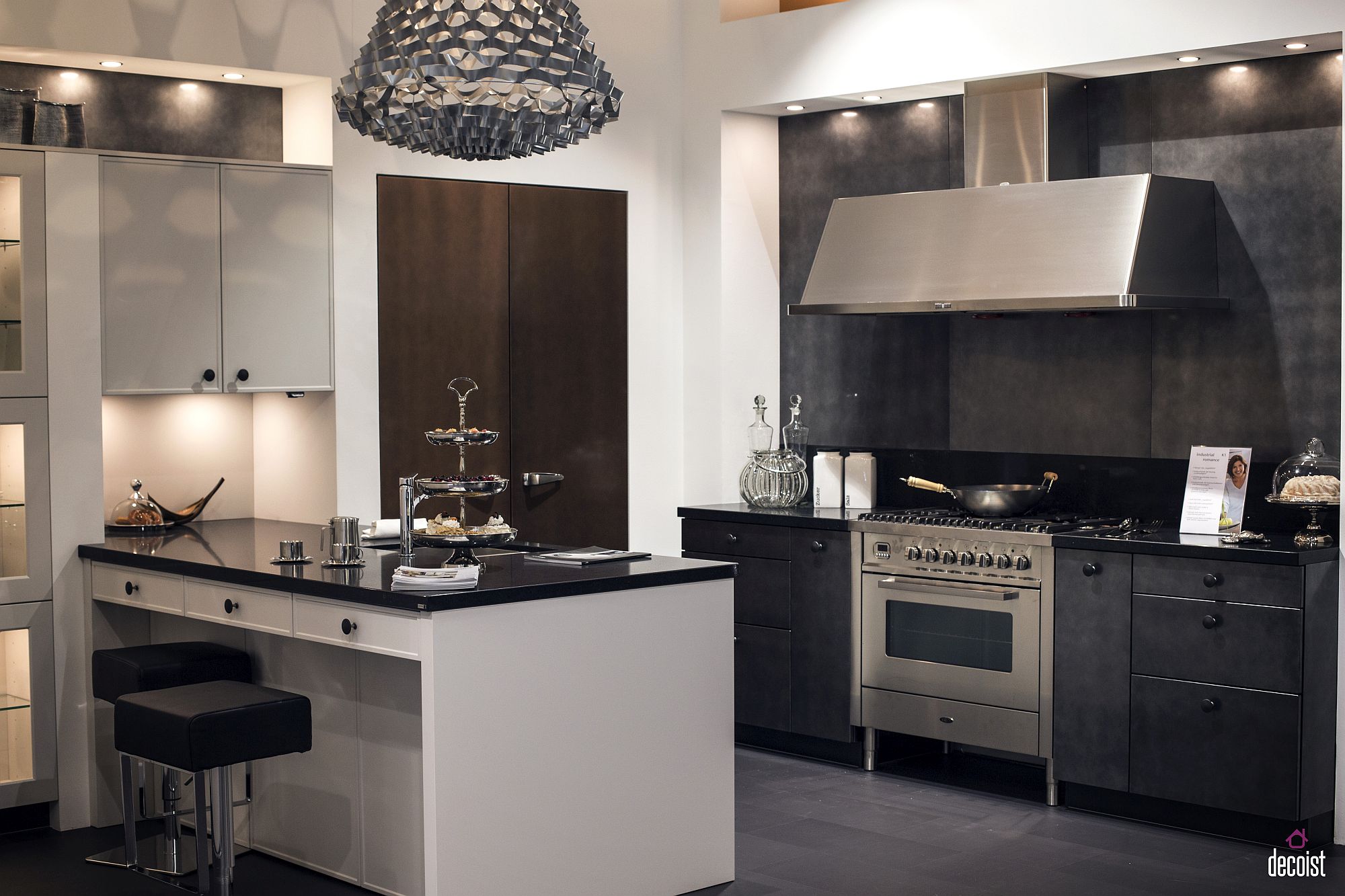 Black coupled with white and gray in the kitchen