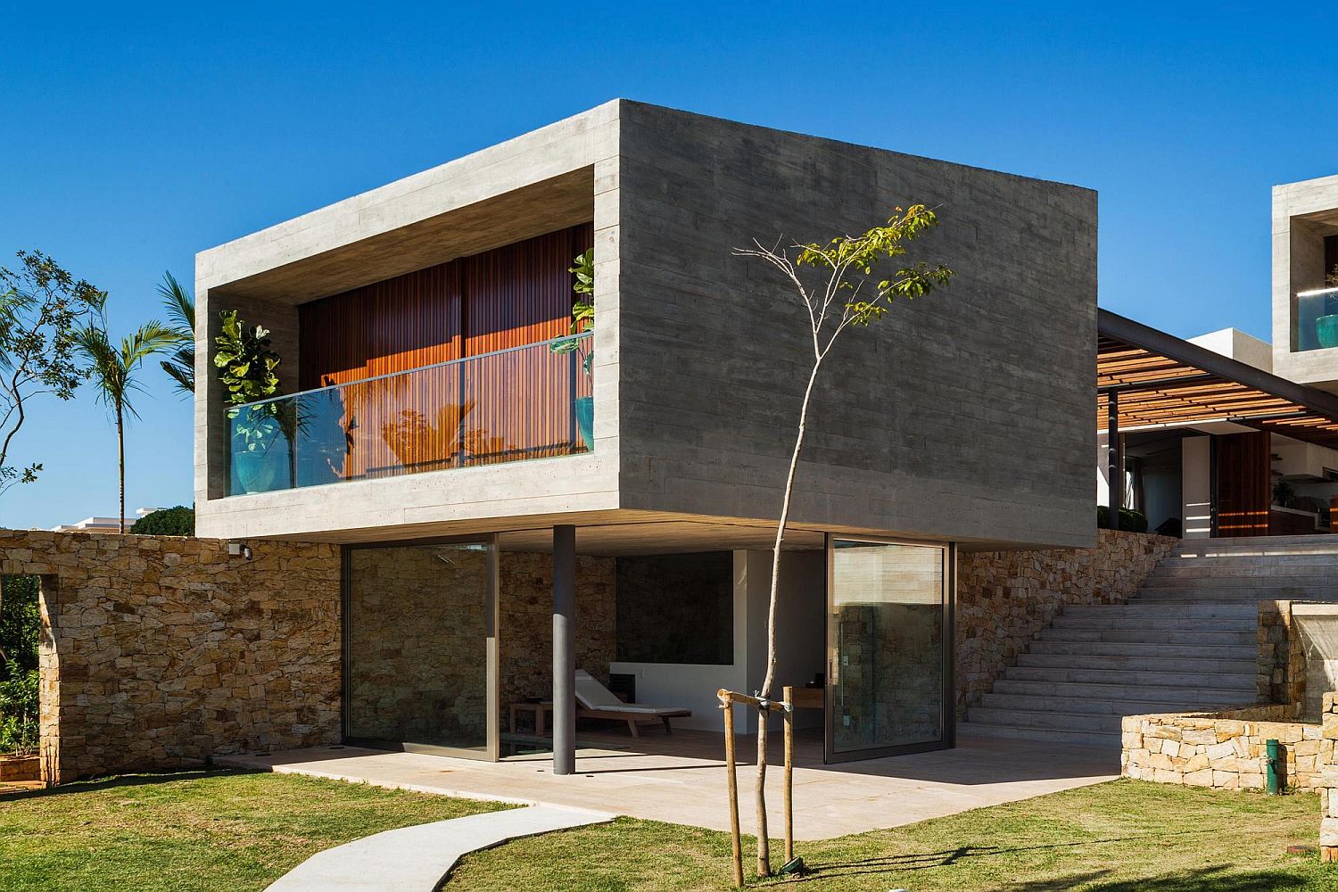 Cantilevered concrete block on steel pillars