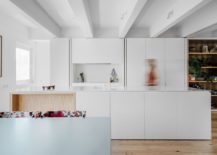 Contemporary-kitchen-in-white-with-a-smart-island-217x155