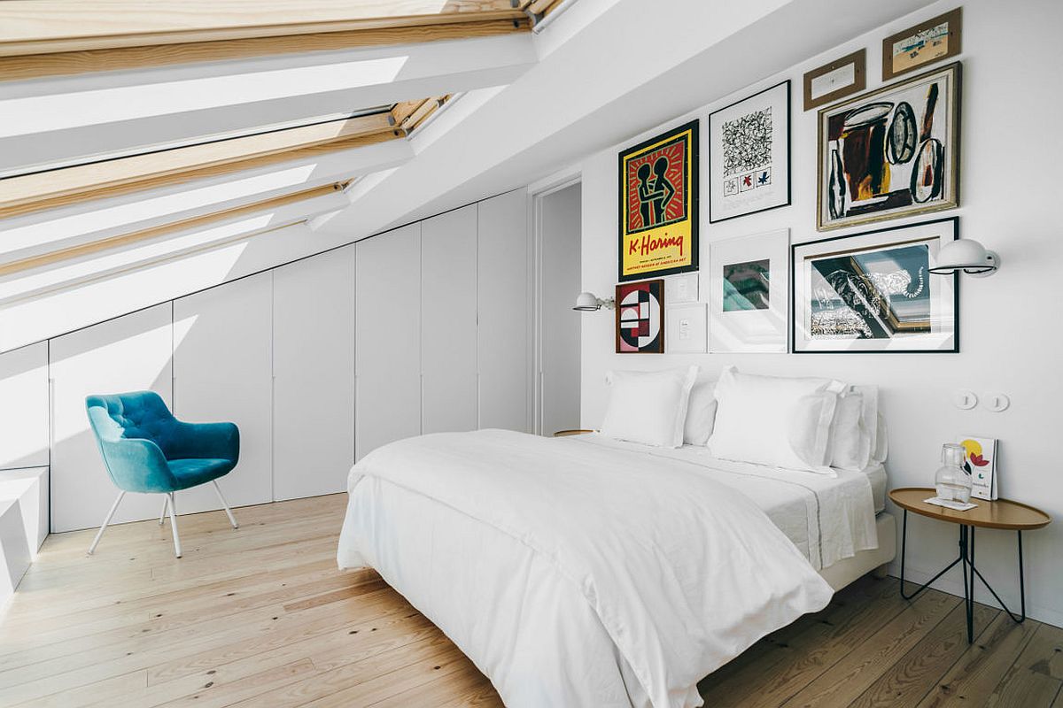 Decorating-the-white-bedroom-with-posters-above-the-headboard