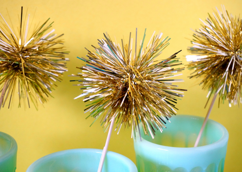 Easy-cocktail-stirrers-made-from-tinsel