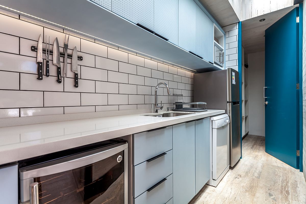 Fabulous modern beach style kitchen in light blue and white