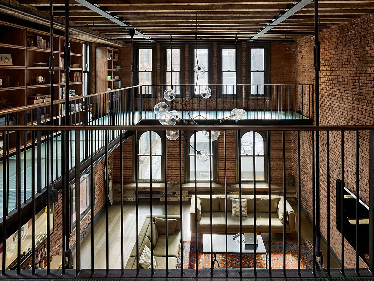 Gallery-level-of-the-penthouse-with-a-view-of-the-living-area