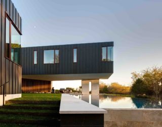 Cantilevered Oceanside Home Finds Space within Green Wetlands