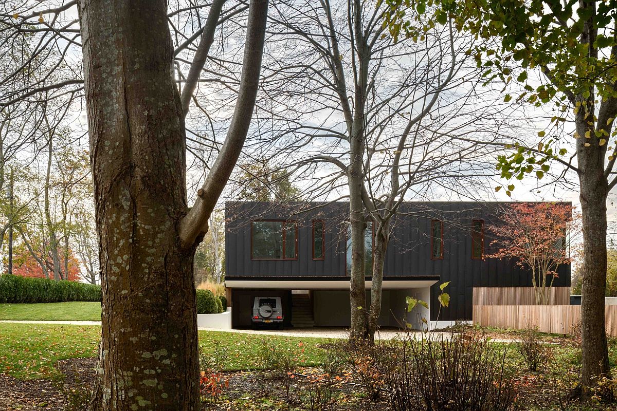 Green-landscape-around-the-Watermill-House