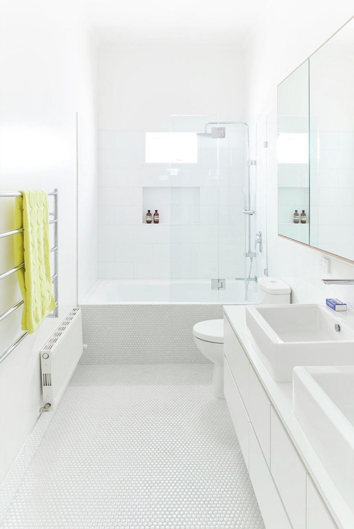 Light-filled-modern-bathroom-in-white