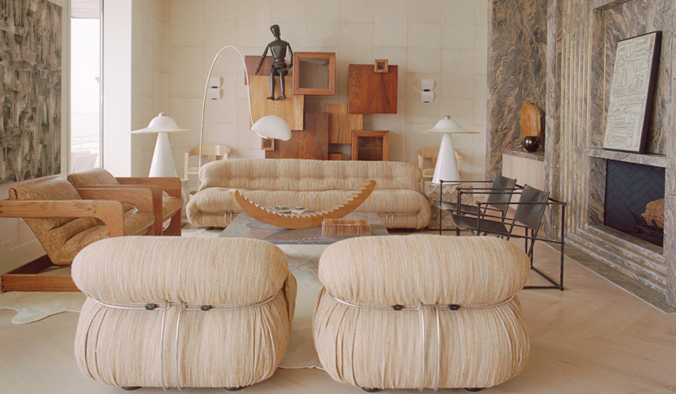 Living room with a harmony of wooden and beige elements